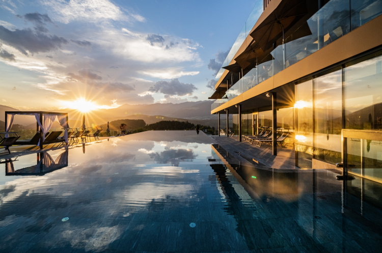 Hotel Winckler swimming pool sunset