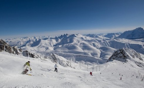 Ski Sarenne, the world's longest ski run with its 16 km of descent.