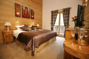 Alpine_Majestic_Chalet_Soleil_bedroom_5