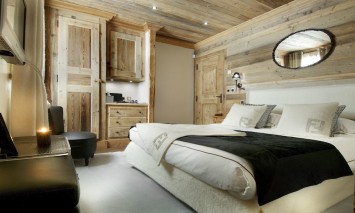 Kaluma-Travel-Chalet-Grande-Roche-Bedroom-11