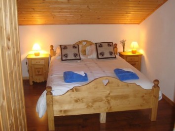 Chalet Clementine, fully catered ski chalet in La Tania, France