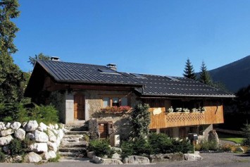 La Bergerie, Bed and Breakfast accommodation in Les Carroz, France
