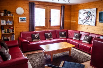Chalet Leman living room with large comfy sofas