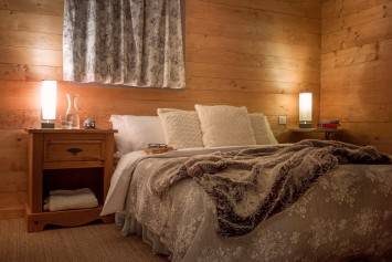 Lhotse double/twin bedroom with en suite