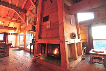 Ski Amis Chalet Sermoz Fireplace
