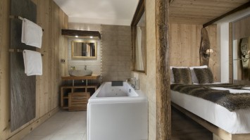 SkiFam_Le_Corbeau_Bathroom_2