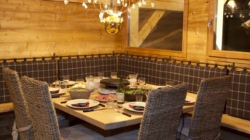 Ski_Famille_Le_Chats_Bleus_Dining_Room