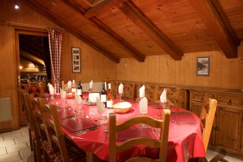 Ski Amis Chalet Titania Dining Room