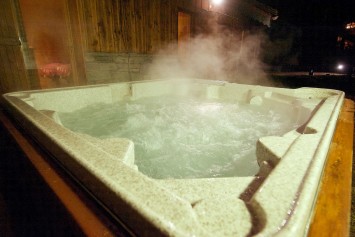 Ski Amis Chalet Titania Hot Tub