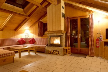 Ski Amis Chalet Titania Living Room