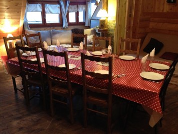 Zenith Holidays Chalet Refuge - Dining Area