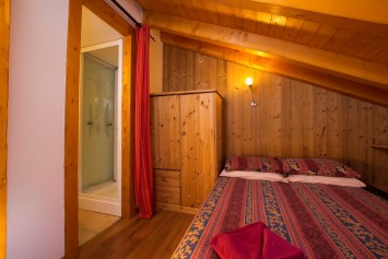 Ski Amis Chalet Gabrielle bedroom 6 double family suite