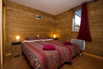 Ski Amis Chalet Lorraine Twin En-Suite Room