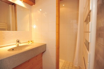 Ski Amis Chalet Sermoz Typical Bathroom
