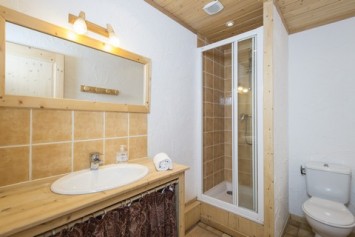 La Tourne - Shower Room